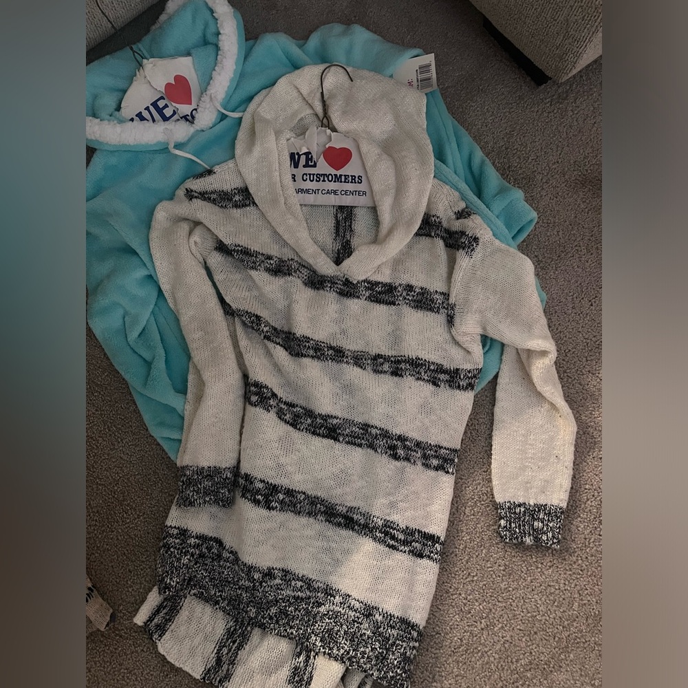 Sweater/hoodie bundle forever 21 size small